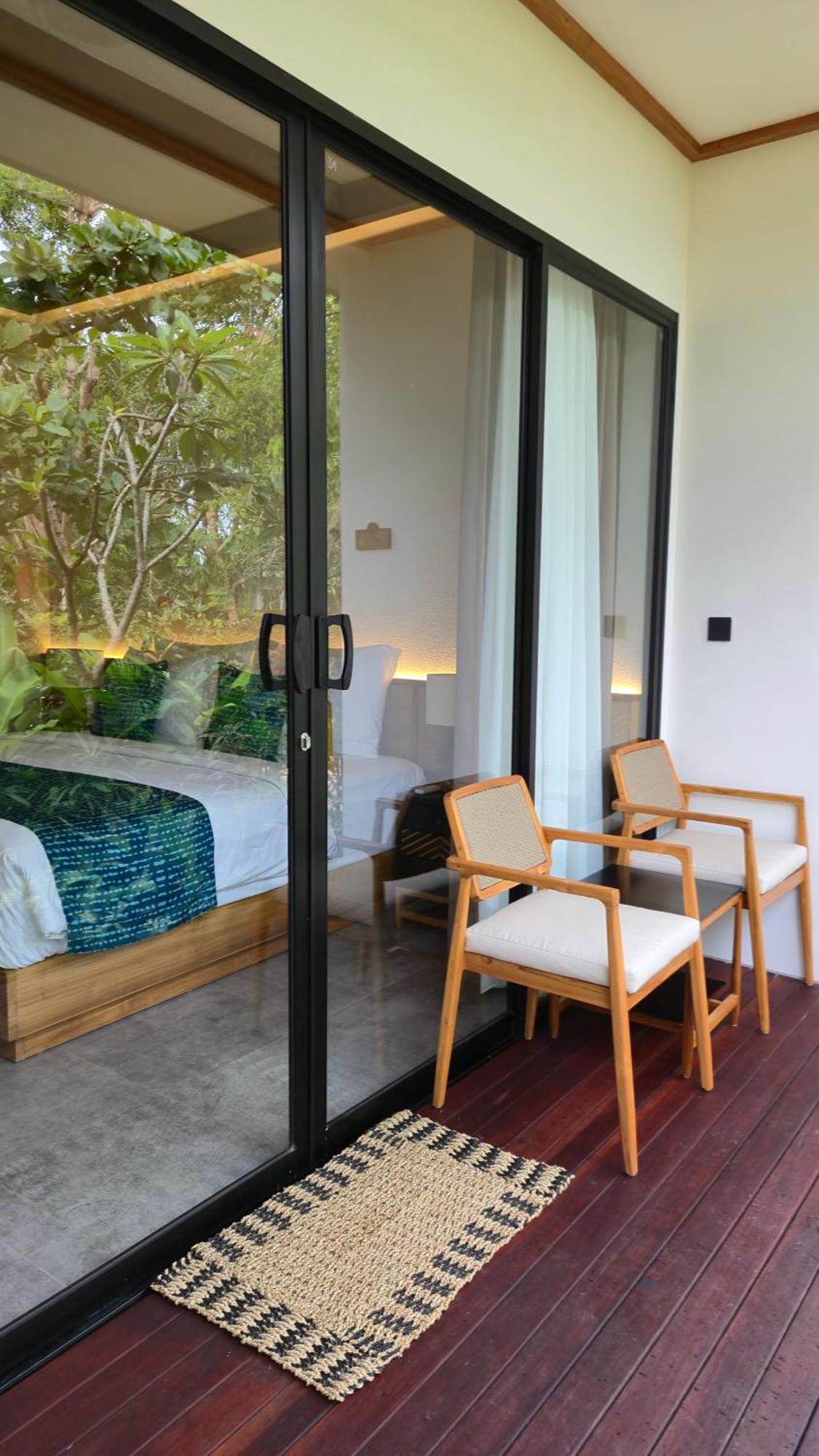 Ped Deep Roots Dive & Yoga Resort מראה חיצוני תמונה